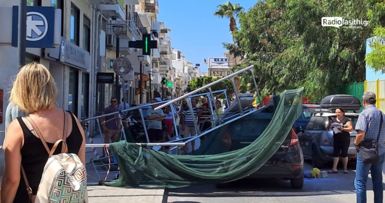 Απίστευτο! Σκαλωσιά έπεσε πάνω σε αυτοκίνητο – Απο θαύμα σώθηκε ο οδηγός (video)