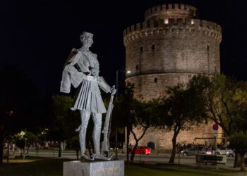Δ.Θεσσαλονίκης: Φωτίστηκαν τα αγάλματα του Φιλίππου, του Κολοκοτρώνη και του Παύλου Μελά