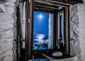 Στη μέγγενη της ασυδοσίας και της ακρίβειας ο τουρισμός