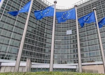 ΕΕ και δασμοί: «Προτεραιότητά μας είναι να επιτύχουμε συμφωνία επί της αρχής με τις ΗΠΑ»