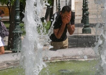 Θεσσαλονίκη: Κλιματιζόμενες αίθουσες, δωρεάν είσοδος σε κολυμβητήρια και μπάνια στη θάλασσα