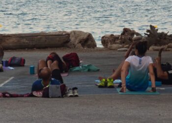 Πραγματοποιήθηκε το πρώτο μάθημα γιόγκα του Κασσελάκη – Δείτε φωτογραφίες