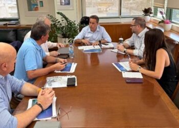 Καύσωνας: Έκτακτη σύσκεψη συντονισμού του ΥΠΕΝ με ΑΔΜΗΕ, ΔΕΔΔΗΕ και ΡΑΑΕΥ