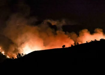 Μαίνονται τα πύρινα μέτωπα σε Πάτρα και Χίο – Καλύτερη εικόνα σε Κεφαλονιά, Πρέβεζα και Ζάκυνθο