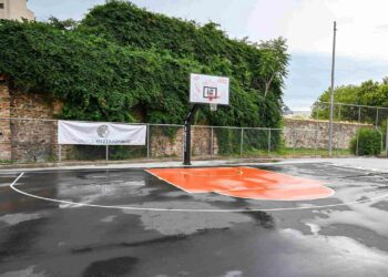 Παραδόθηκε προς χρήση ένα νέο γήπεδο μπάσκετ στην «καρδιά» της Θεσσαλονίκης (ΦΩΤΟ)