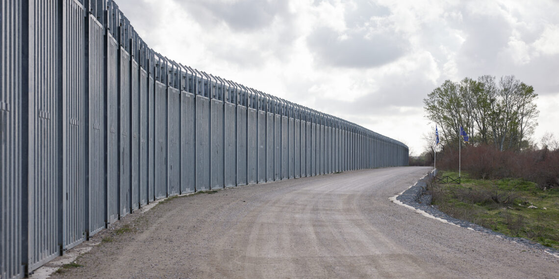 Φράχτης, κάμερες και drones: Ο Έβρος «ντύνεται ατσάλι»