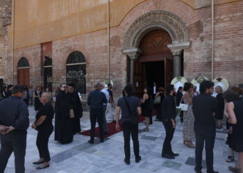 Θεσσαλονίκη: Συγκίνηση στο τελευταίο αντίο στον καθηγητή Χρυσόστομο Σταμούλη (ΦΩΤΟ)