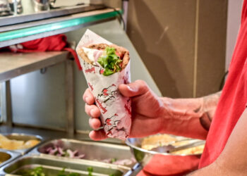 Θεσσαλονίκη – Πρόεδρος εστιατόρων: «Το πιτόγυρο πρέπει να ξεπεράσει τα πέντε ευρώ για να είναι βιώσιμη μια επιχείρηση»