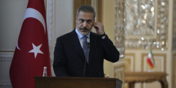 Προκλητικός Φιντάν: «Οι Έλληνες να μην ανοίγουν την πόρτα σε κρίσεις που ίσως έχουν κόστος για τη χώρα τους»