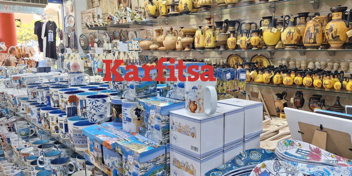 Ολοένα αυξανόμενη η κίνηση στα τουριστικά καταστήματα της Θεσσαλονίκης – Τι προτιμούν οι τουρίστες, τι ποσά διαθέτουν