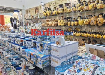 Ολοένα αυξανόμενη η κίνηση στα τουριστικά καταστήματα της Θεσσαλονίκης – Τι προτιμούν οι τουρίστες, τι ποσά διαθέτουν