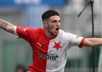 Στον πάγκο ο Ζαφείρης (video)