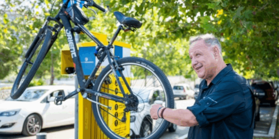 Στ. Αγγελούδης για σταθμό επισκευής ποδηλάτων στη Ν. Παραλία: “Να σεβαστούν οι πολίτες τον δημόσιο χώρο”