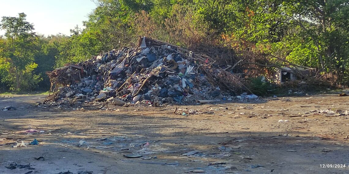 Έριξαν «βουνά» από μπάζα σε αγροτεμάχιο – Δικογραφία σε βάρος δύο ατόμων (ΦΩΤΟ)