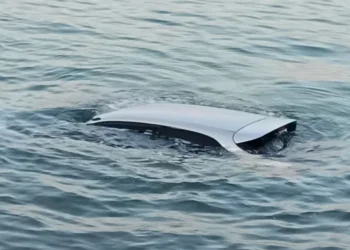 Βόλος: Αυτοκίνητο «βούτηξε» στη θάλασσα!