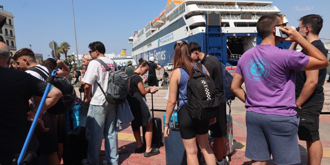 Απαγορευτικό απόπλου – Τσατραφύλλιας: Δεν φαίνονται σημεία εξασθένισης των ανέμων