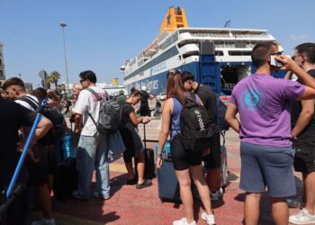 Απαγορευτικό απόπλου – Τσατραφύλλιας: Δεν φαίνονται σημεία εξασθένισης των ανέμων