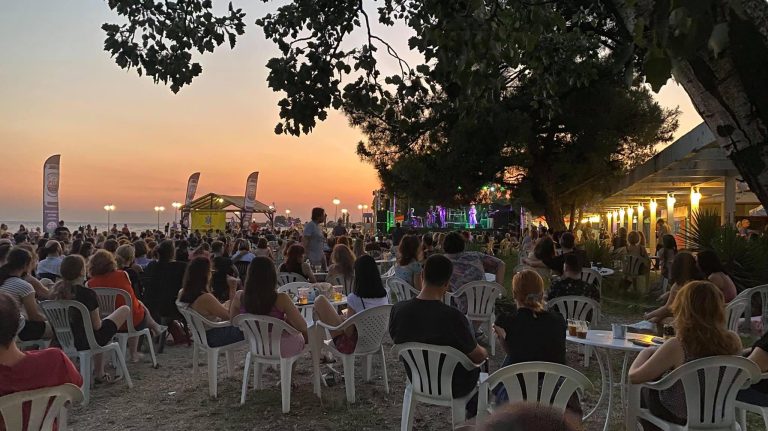 Καλαμαριά: Ποντιακοί ρυθμοί στην πλαζ Αρετσούς