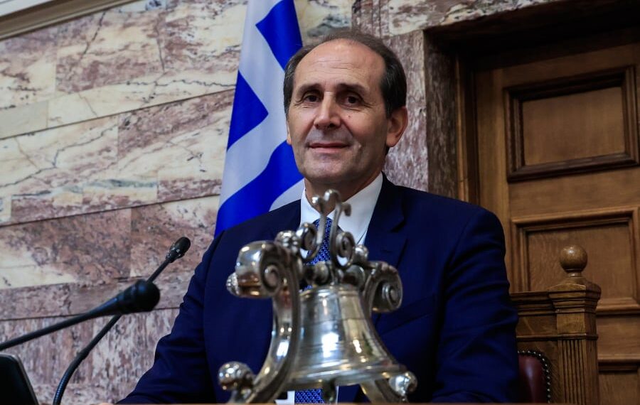 Ο Απόστολος Βεσυρόπουλος υπέστη ανακοπή καρδιάς σε beach bar στη Χαλκιδική