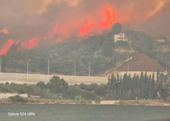Μαίνεται η φωτιά στη Δυτική Αχαΐα – Μπαράζ μηνυμάτων «112»