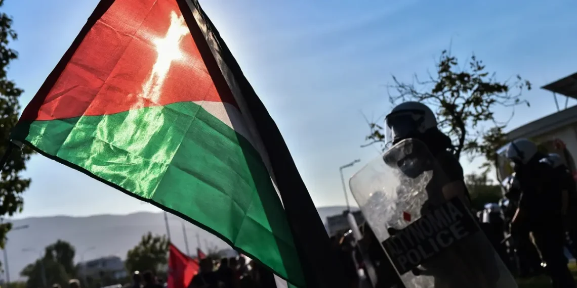 Ένταση στο λιμάνι του Βόλου: «Επίθεση» σε Ισραηλινούς τουρίστες (video)