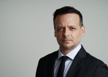 Χάρης Δούκας: «Η Ελλάδα εγκλωβίστηκε σε εθνικούς μύθους – Ώρα για νέα στρατηγική»