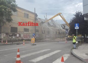 Γκρεμίζουν το ιστορικό κτίριο της «ΑΛΥΣΙΔΑΣ» στη Θεσσαλονίκη (ΦΩΤΟ – ΒΙΝΤΕΟ)