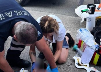 Θεσσαλονίκη: Με σοβαρό χτύπημα στο κεφάλι και κάταγμα στο χέρι ο 8χρονος που έπεσε από το μπαλκόνι