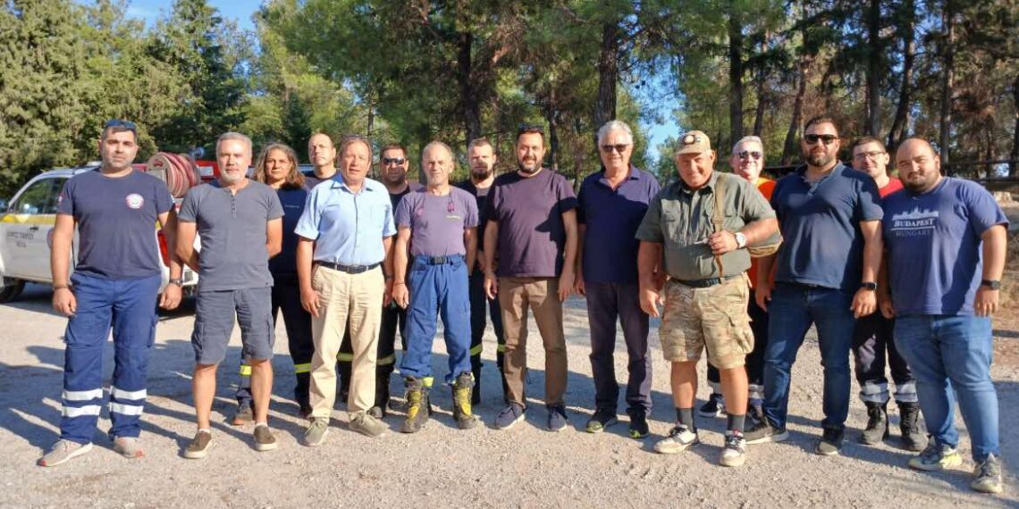 Η συνάντηση του ΠΑΣΟΚ με εθελοντικές ομάδες Πολιτικής Προστασίας