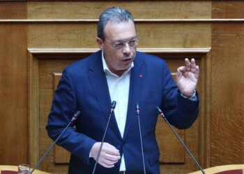 Φάμελλος για εξαγγελίες Μητσοτάκη: «Τα σχολεία σβήνουν απ’ τον χάρτη, η περιφέρεια ερημώνει»