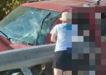 ΙΧ «καρφώθηκε» στις μπάρες της Εγνατίας στην Ηγουμενίτσα (PHOTO)