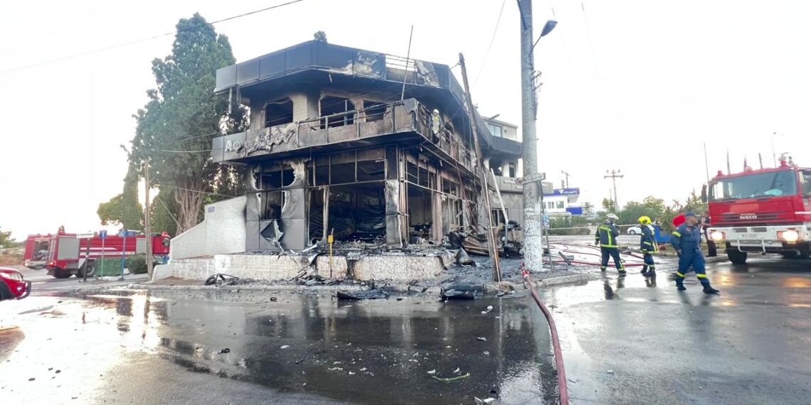 Θανατηφόρο τροχαίο: «Μπούκαρε» σε κατάστημα με ιλιγγιώδη ταχύτητα (video)