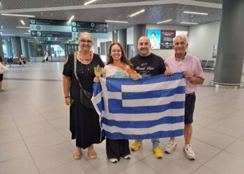 Mε λύρες και νταούλια η υποδοχή της «χρυσής» πρωταθλήτριας του Διαγωνισμού της Microsoft (ΦΩΤΟ)