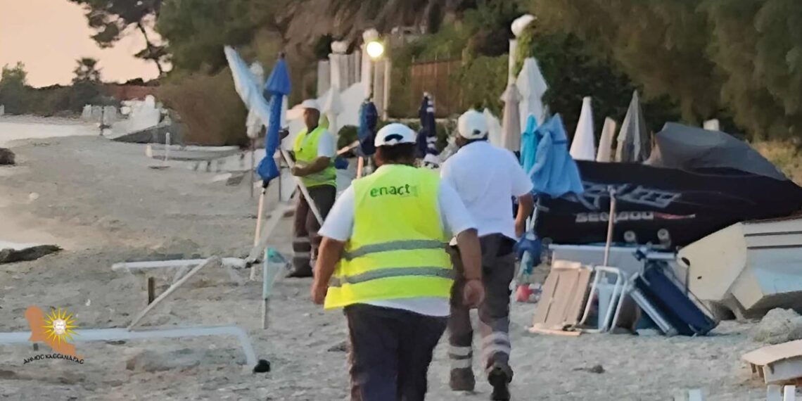 Χαλκιδική: Επιχείρηση απομάκρυνσης μόνιμων κατασκευών από παραλίες (ΦΩΤΟ+video)