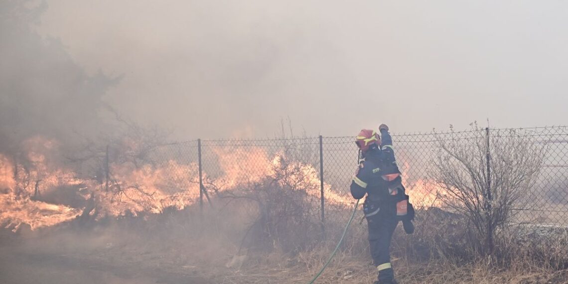 Φωτιά στην Κερατέα: Νεκρός ηλικιωμένος στο Τογάνι (video)