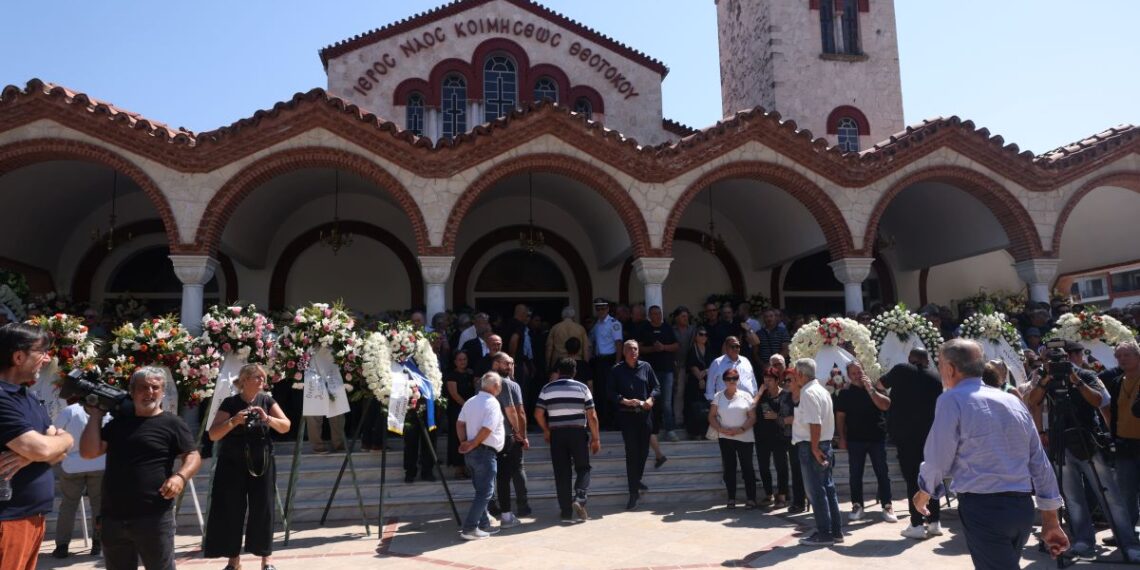 Το τελευταίο αντίο στον Απόστολο Βεσυρόπουλο (photo+video)