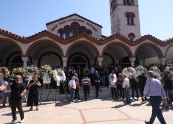 Το τελευταίο αντίο στον Απόστολο Βεσυρόπουλο (photo+video)