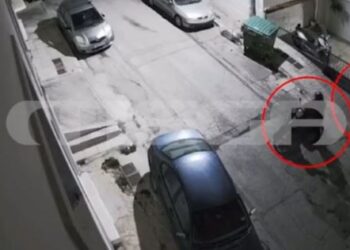 Δείτε καρέ-καρέ πώς αρπάζουν μηχανές (VIDEO)