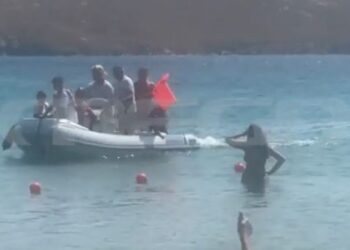 Πώς έσωσαν 9 παιδιά που κινδύνεψαν να πνιγούν στην Λήμνο! (VIDEO)