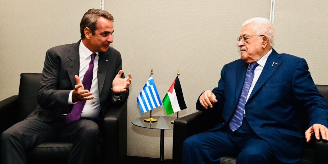 Τηλεφωνική επικοινωνία Μητσοτάκη – Αμπάς: Στήριξη της Ελλάδας στην Παλαιστινιακή Αρχή (video)