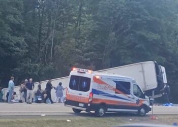 Ανατροπή λεωφορείου στη Νέα Υόρκη: Τουλάχιστον τέσσερις νεκροί, ένα παιδί ανάμεσά τους