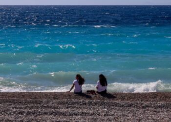 Στο Νοσοκομείο Πολυγύρου 26χρονη που τραυματίστηκε από θαλάσσια ομπρέλα