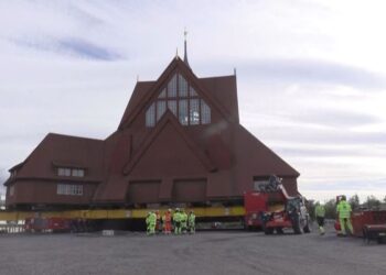 Σουηδία: Ιστορική εκκλησία «μετακομίζει» πάνω σε ρόδες προκειμένου να επιτραπεί η επέκταση ορυχείου