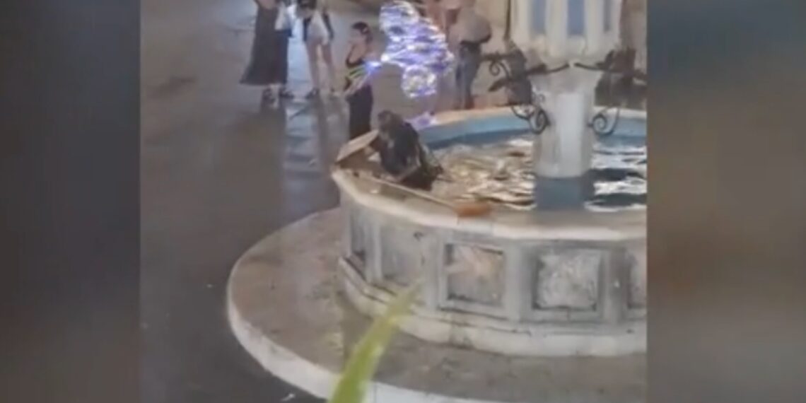 Σε εξέλιξη η έρευνα για τον εντοπισμό του νεαρού που έσπρωξε άστεγο στη Ρόδο