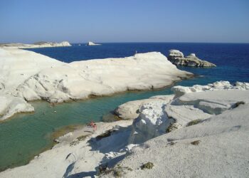 Τραγωδία στη Μήλο: Δύο νεκροί από πνιγμό στο Σαρακήνικο