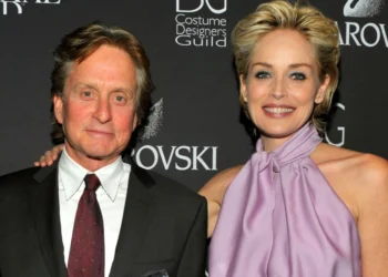 Σάρον Στόουν για Μάικλ Ντάγκλας: «Τράβηξα πίσω την καρέκλα μου και του είπα “πάμε έξω”»