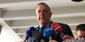 Το ραντεβού του Κωστή Χατζηδακη με τον Νίκο Ταχιάο στο Μετρό Θεσσαλονίκης