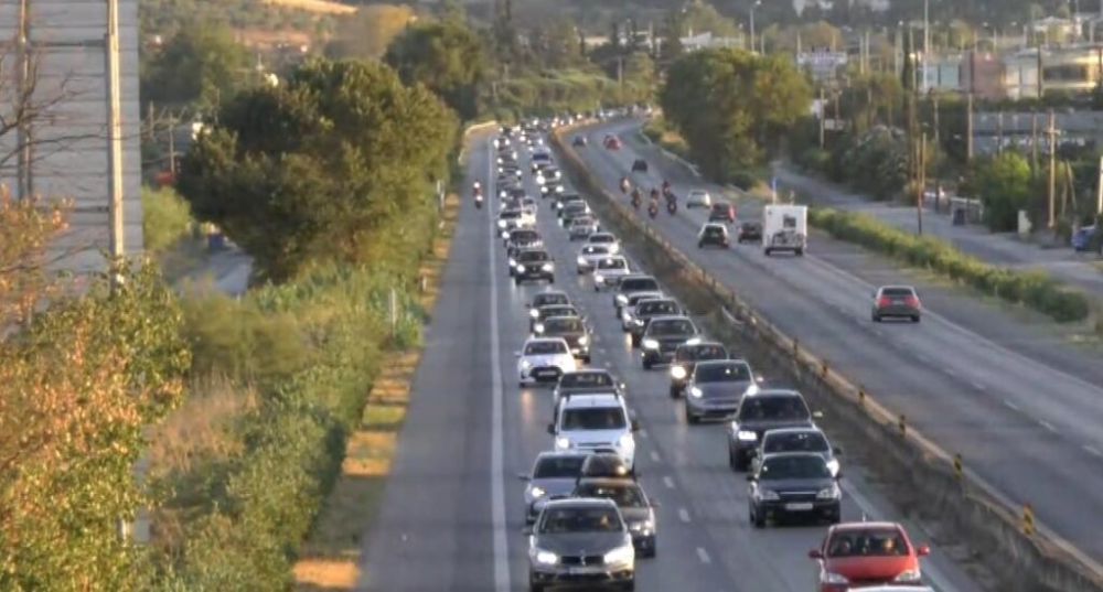 Θεσσαλονίκη: Μαζική επιστροφή των παραθεριστών από τη Χαλκιδική (video)