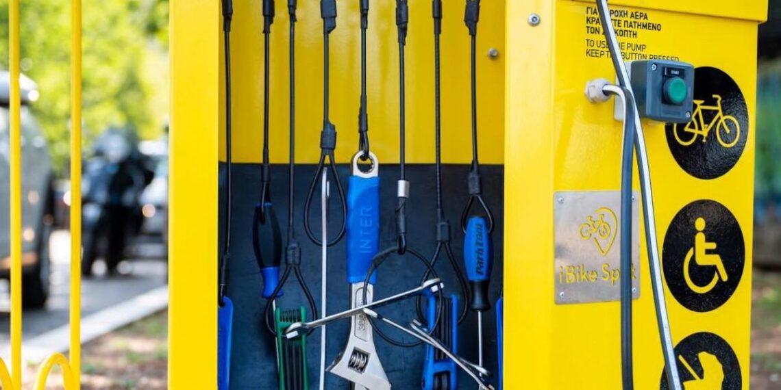 Θεσσαλονίκη: Ασυνείδητοι έκλεψαν εργαλεία από τον σταθμό επισκευής ποδηλάτων στη Νέα Παραλία