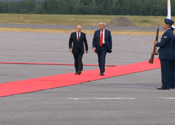 Σε ιδιαίτερα θετικό κλίμα ξεκίνησε η συνάντηση Τράμπ – Πούτιν (video)